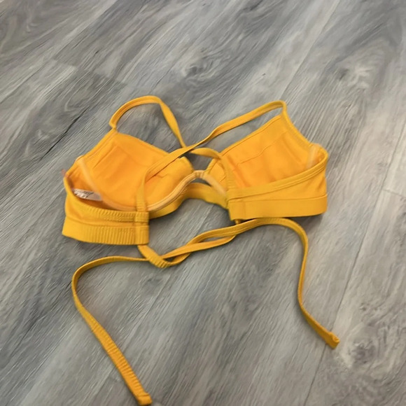 🏁 Ardene strappy yellow bikini top size  small - Picture 4 of 5